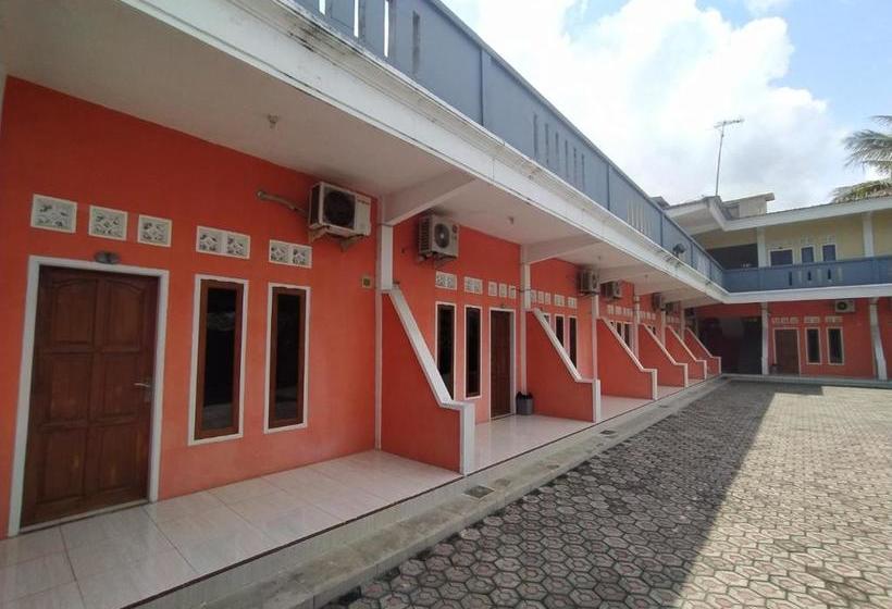 Отель Spot On 90040 Pondok Manggir