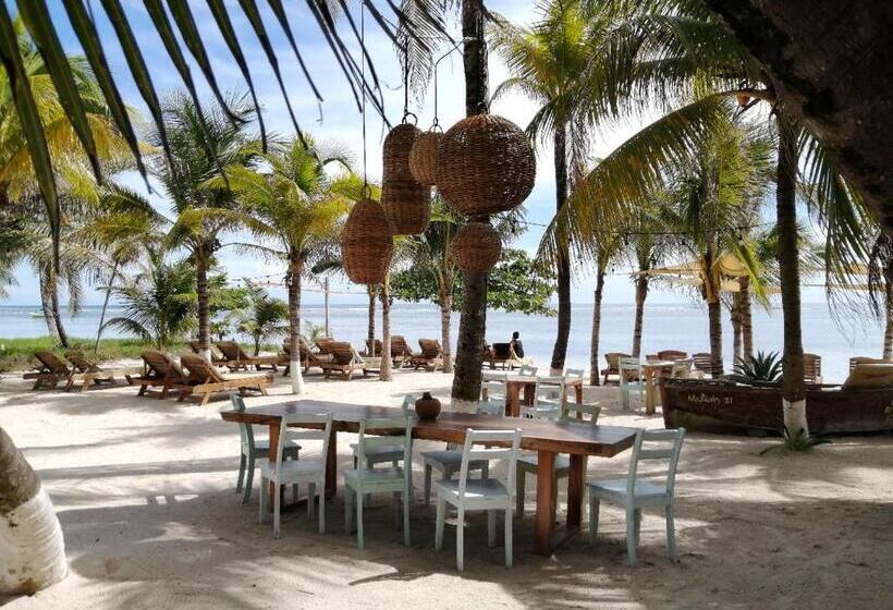 Noah Beach Hotel & Suites