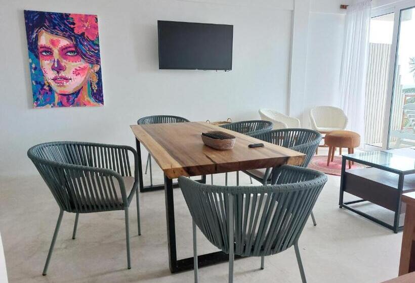 Noah Beach Hotel & Suites