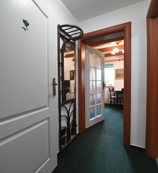 펜션 Penzion V Chaloupce