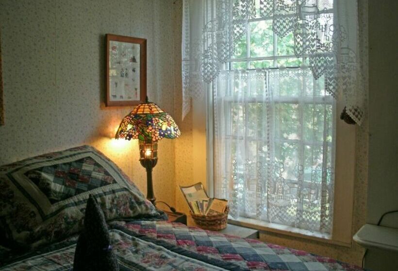 Nichols Guest House B & B