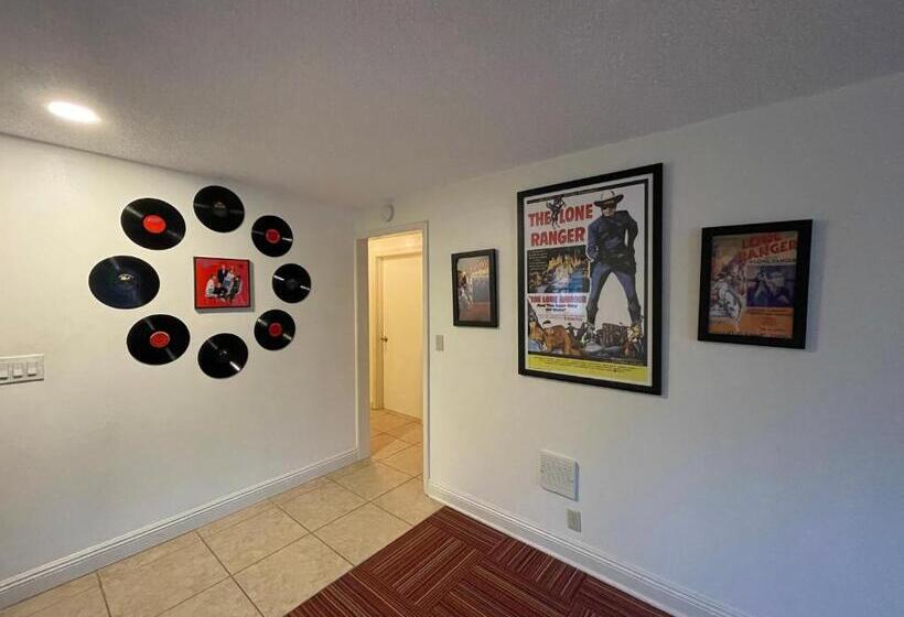 ホテル Aiken S Lodge