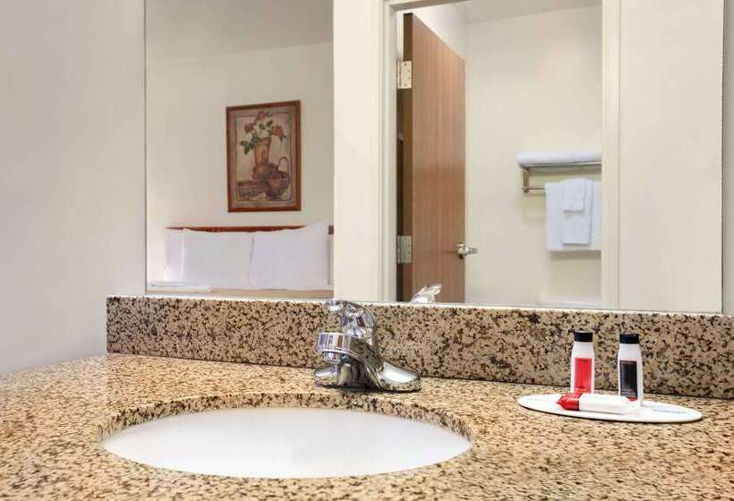 ホテル Baymont By Wyndham Buffalo