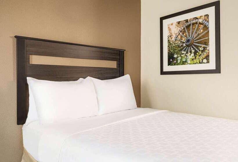 בית מלון כפרי Baymont By Wyndham Hearne