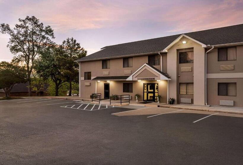 בית מלון כפרי Baymont By Wyndham Hearne