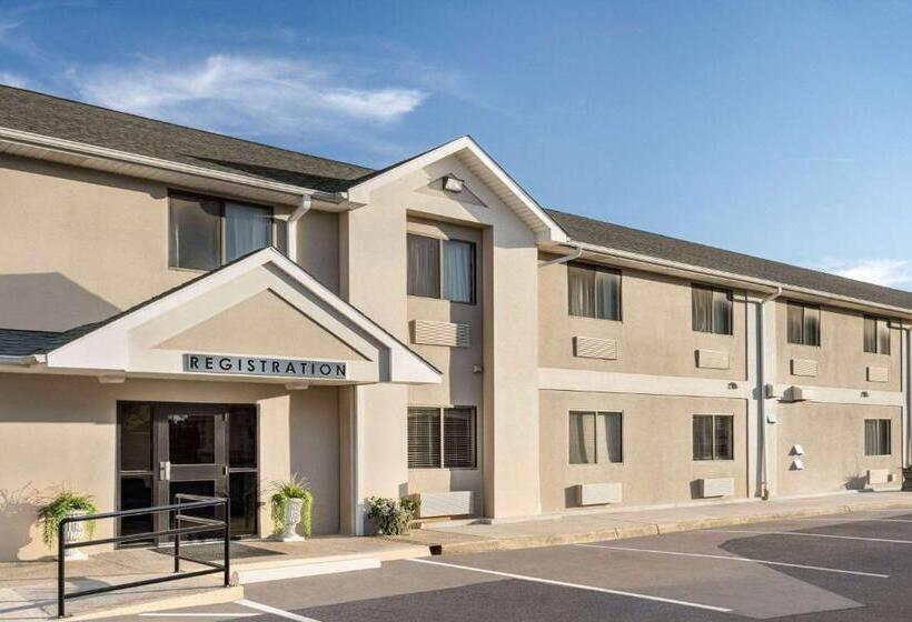 בית מלון כפרי Baymont By Wyndham Hearne