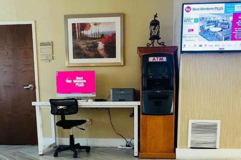 ホテル Best Western Plus Hannaford Inn & Suites