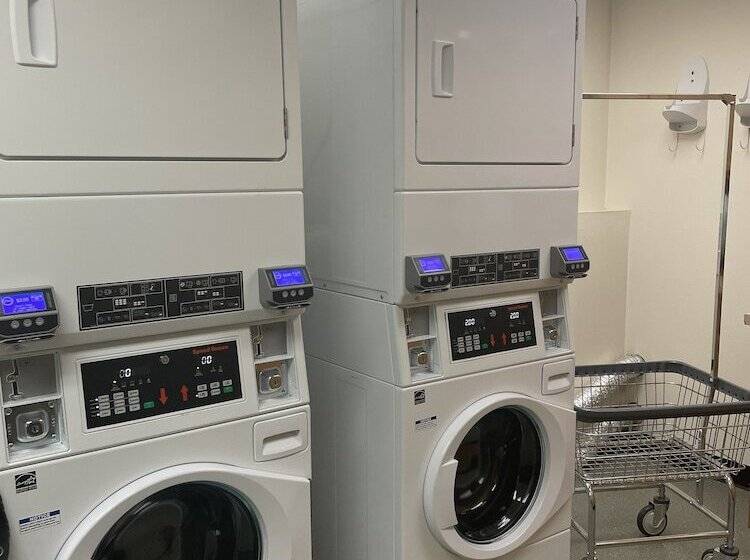 בית מלון כפרי Boothill Inn And Suites