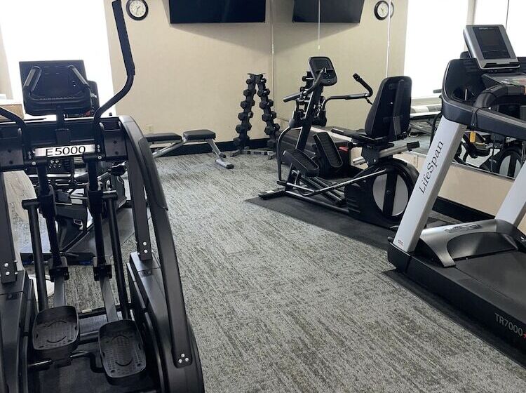 בית מלון כפרי Boothill Inn And Suites