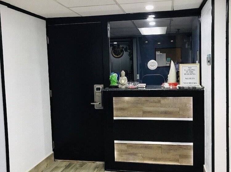 فندق Budget Inn Bath