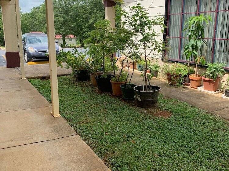 فندق Budget Inn & Suites  Talladega