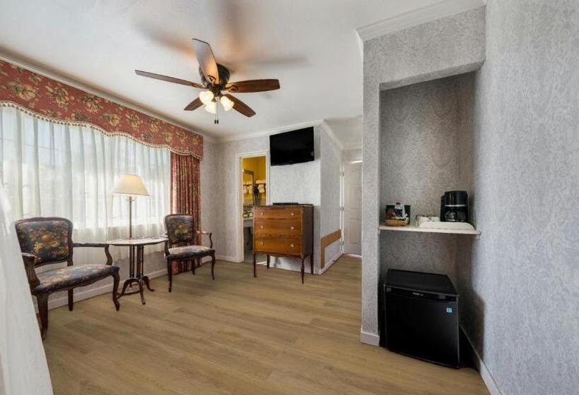 酒店 Carmel Inn & Suites