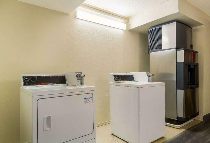 ホテル Clarion Pointe Lake Jackson   Clute