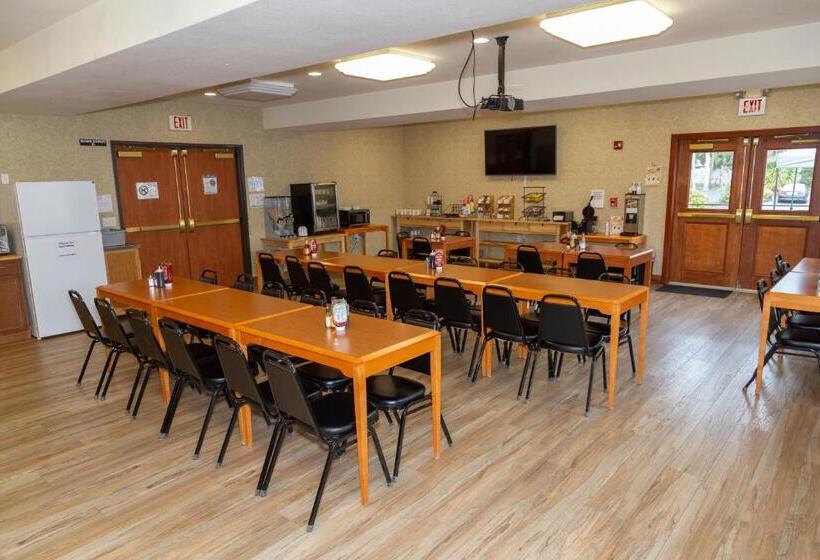 فندق Clatskanie River Inn