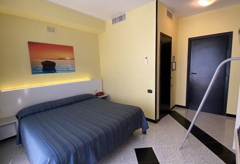 Отель Club Clorinda Nuova Gestione 2024