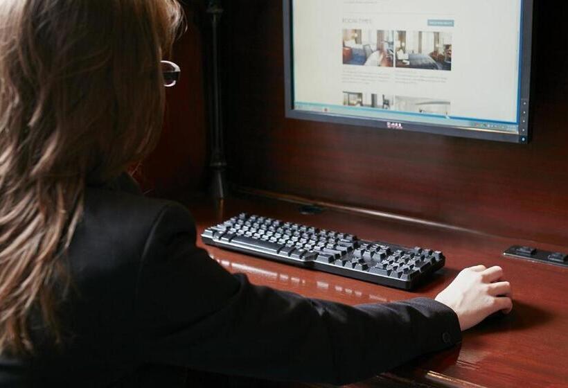 Club Quarters Hotel Faneuil Hall, Boston