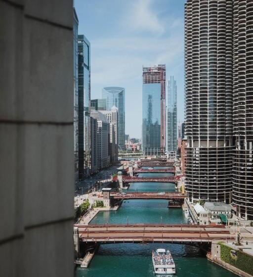 Club Quarters Hotel Wacker At Michigan, Chicago