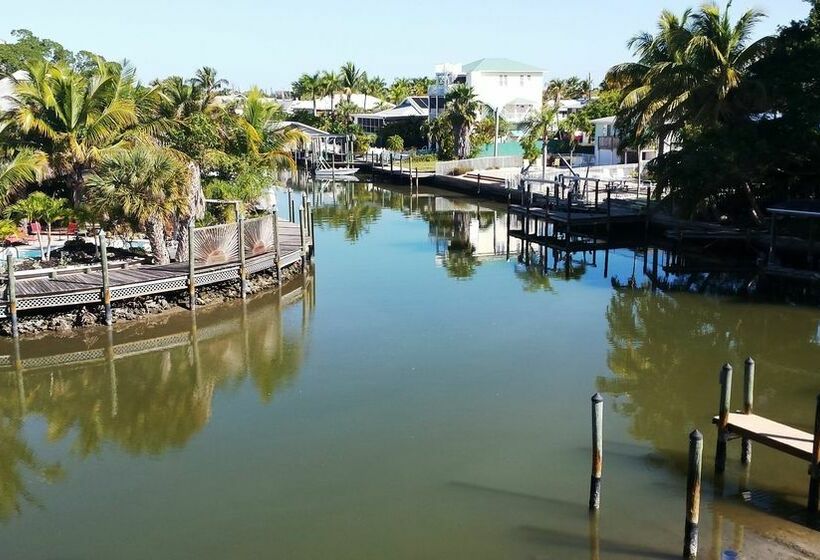 فندق The Bay Inn At Lani Kai