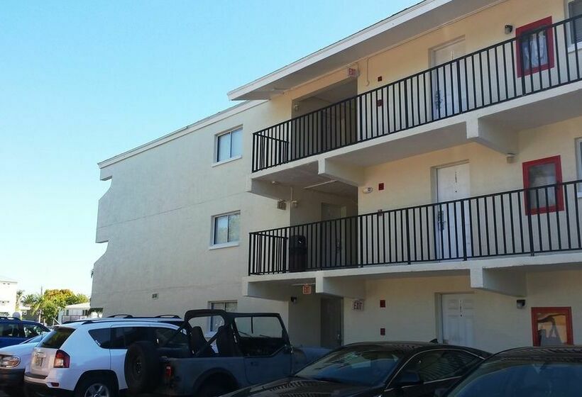 فندق The Bay Inn At Lani Kai