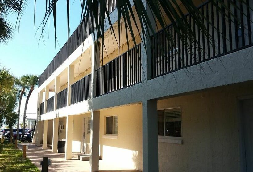 فندق The Bay Inn At Lani Kai