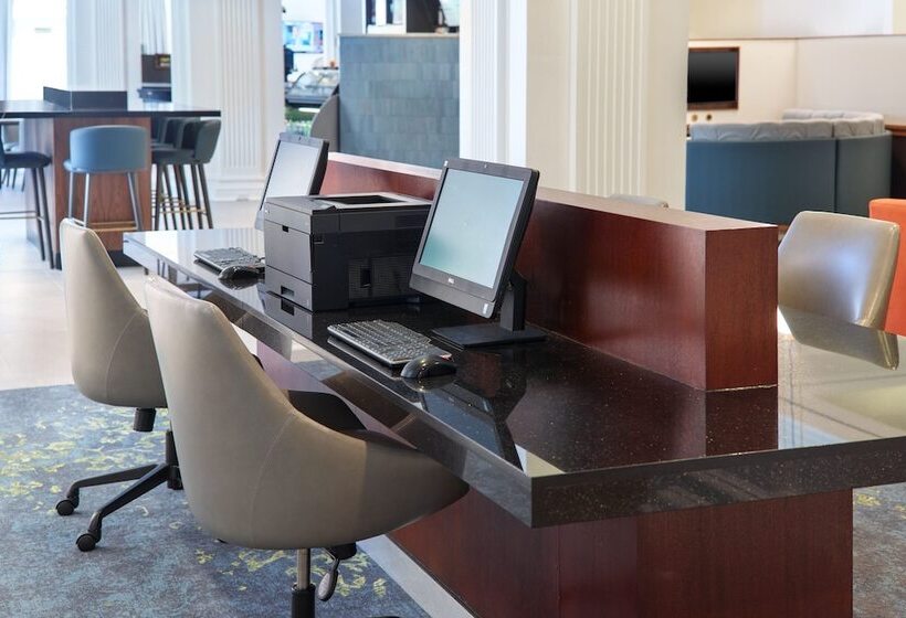 هتل Courtyard By Marriott New Orleans French Quarter/iberville