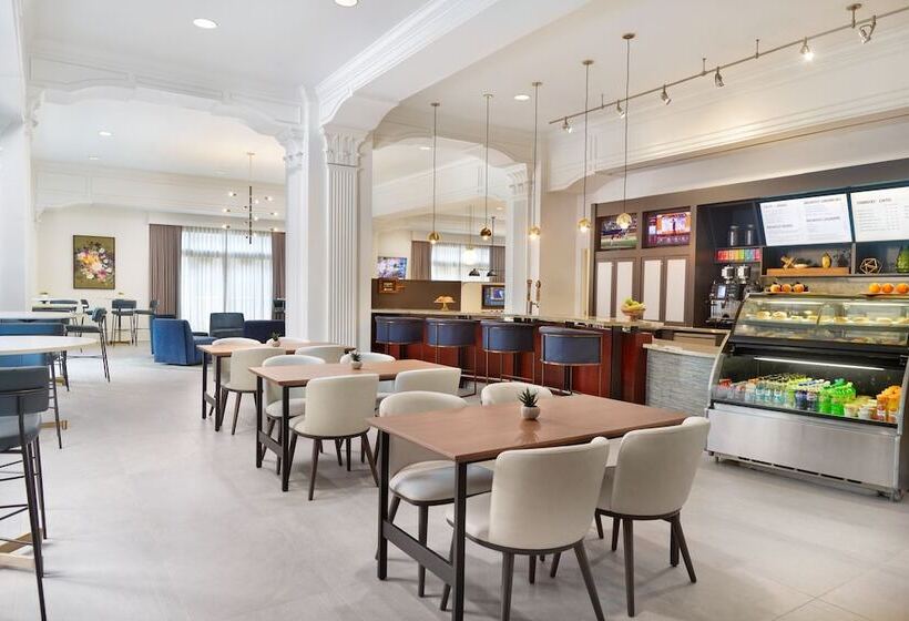 هتل Courtyard By Marriott New Orleans French Quarter/iberville