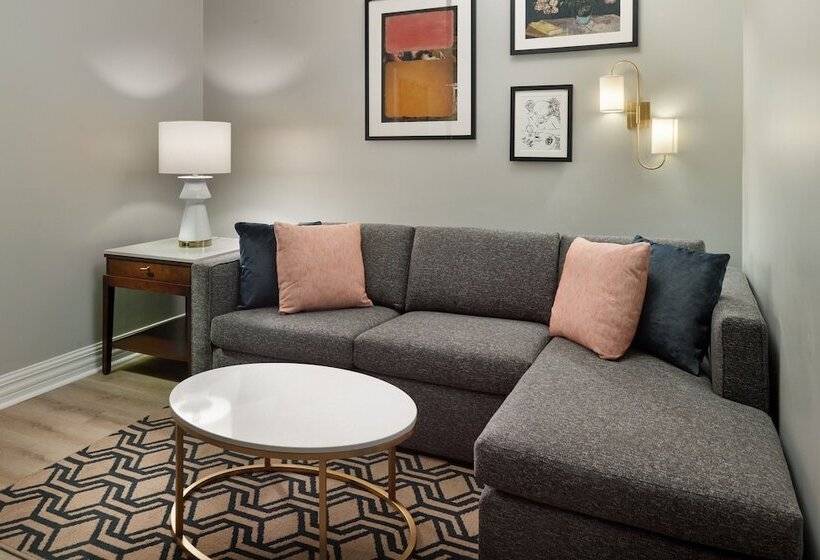 هتل Courtyard By Marriott New Orleans French Quarter/iberville