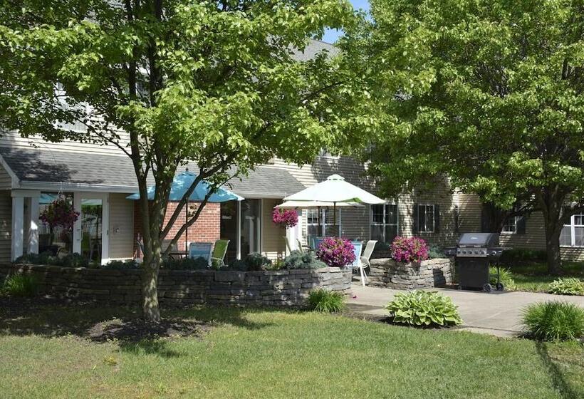 Отель Cresthill Suites Syracuse