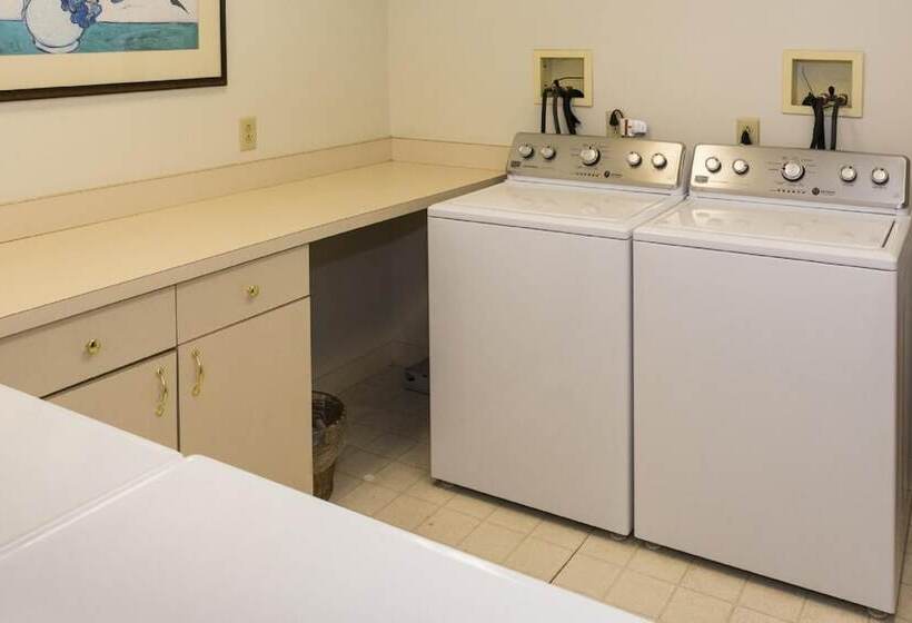 Отель Cresthill Suites Syracuse