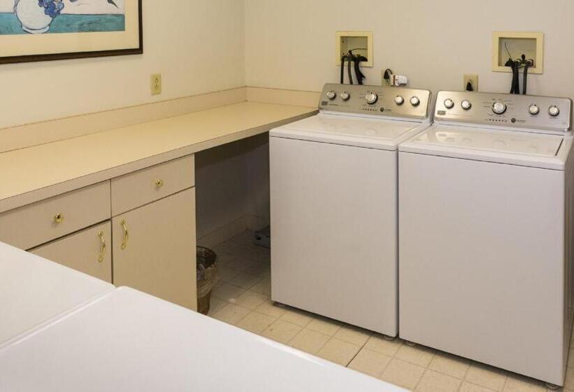 Отель Cresthill Suites Syracuse