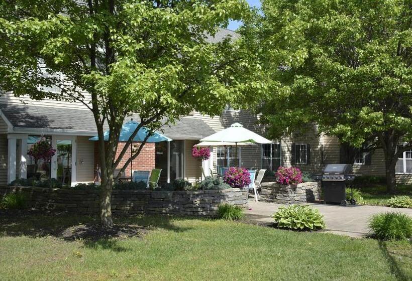 Отель Cresthill Suites Syracuse