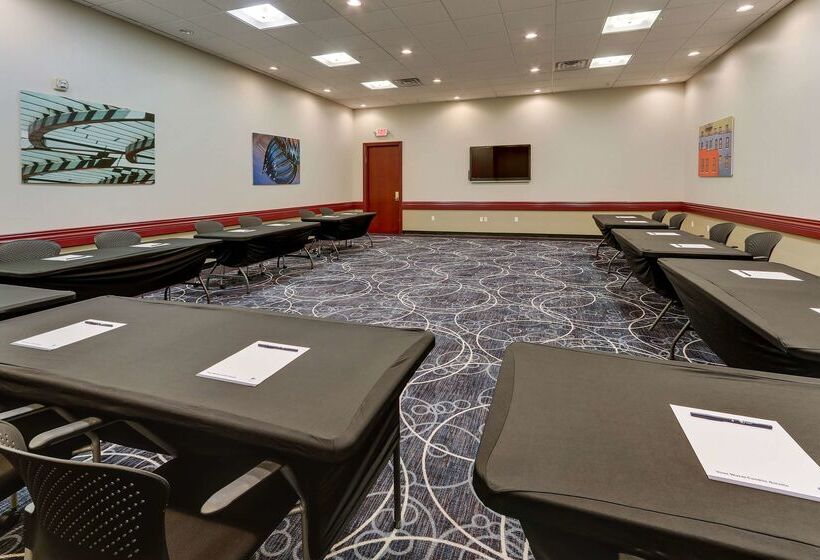 ホテル Doubletree By Hilton St. Louis Forest Park