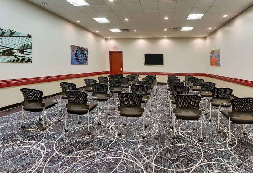 هتل Doubletree By Hilton St. Louis Forest Park