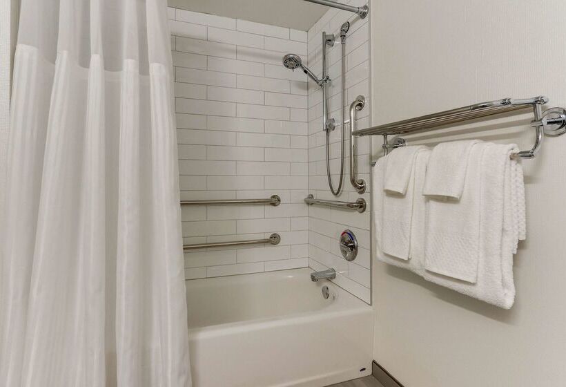 ホテル Doubletree By Hilton St. Louis Forest Park