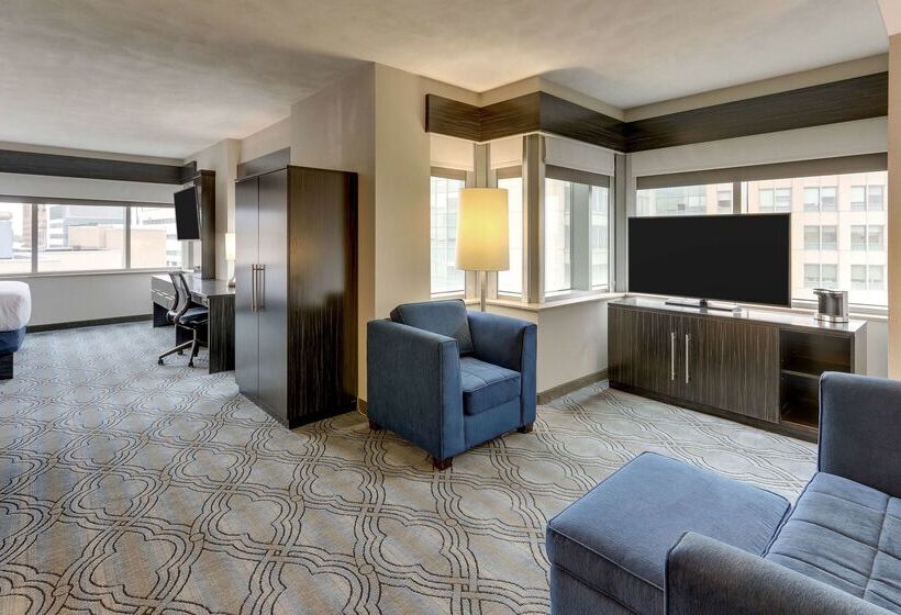 هتل Doubletree By Hilton St. Louis Forest Park
