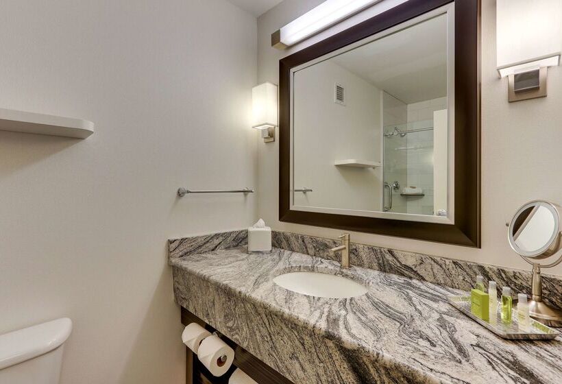 ホテル Doubletree By Hilton St. Louis Forest Park