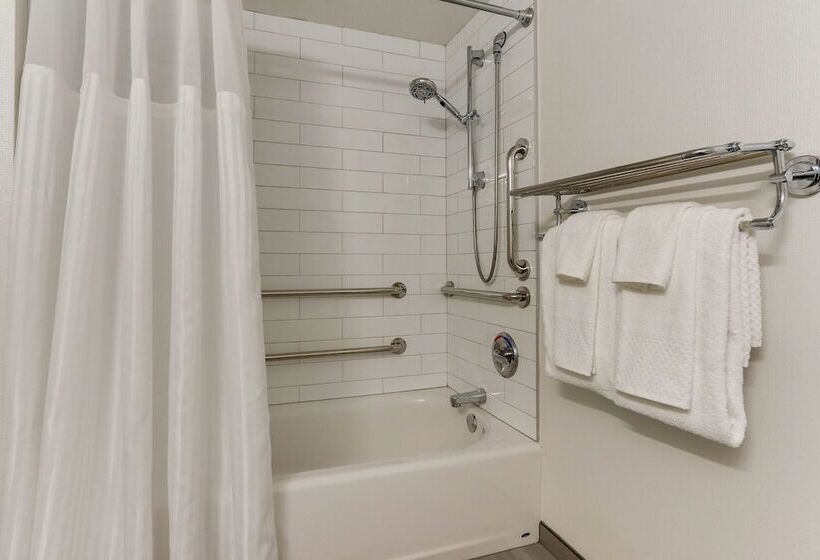 هتل Doubletree By Hilton St. Louis Forest Park