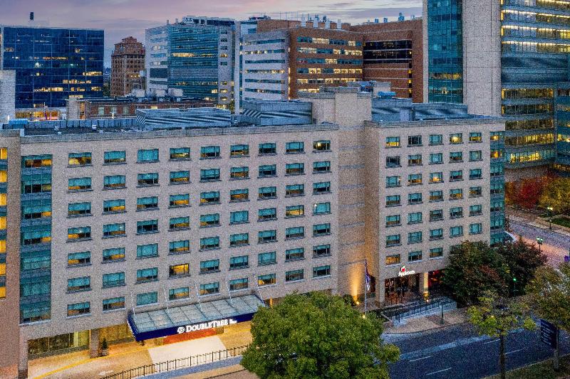 هتل Doubletree By Hilton St. Louis Forest Park