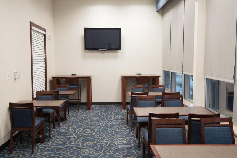 ホテル Doubletree By Hilton St. Louis Forest Park