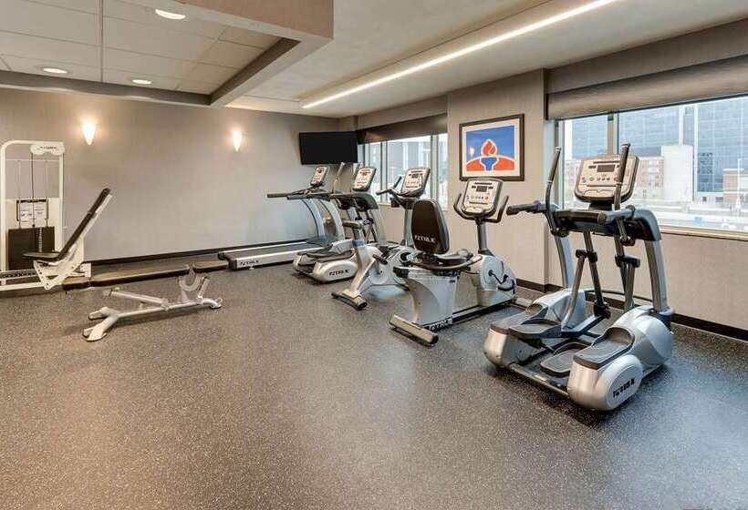 ホテル Doubletree By Hilton St. Louis Forest Park