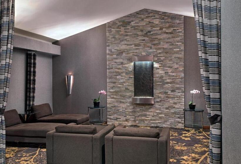 בית מלון כפרי Eaglewood Resort & Spa