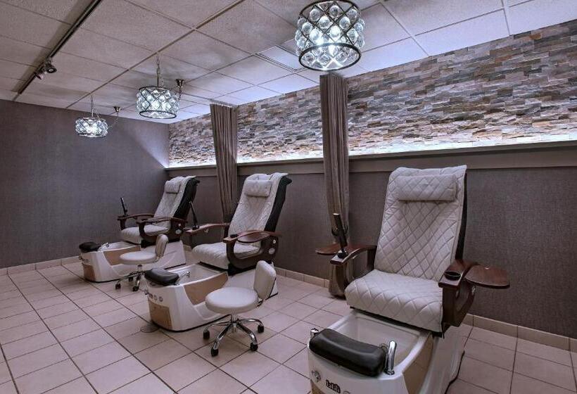 בית מלון כפרי Eaglewood Resort & Spa