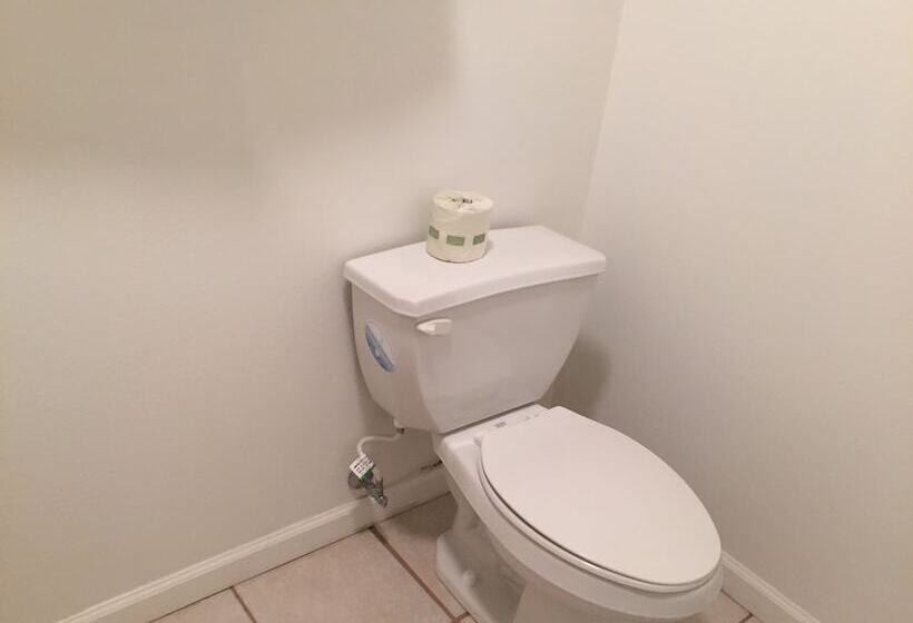 هتل Economy Inn   Lafayette