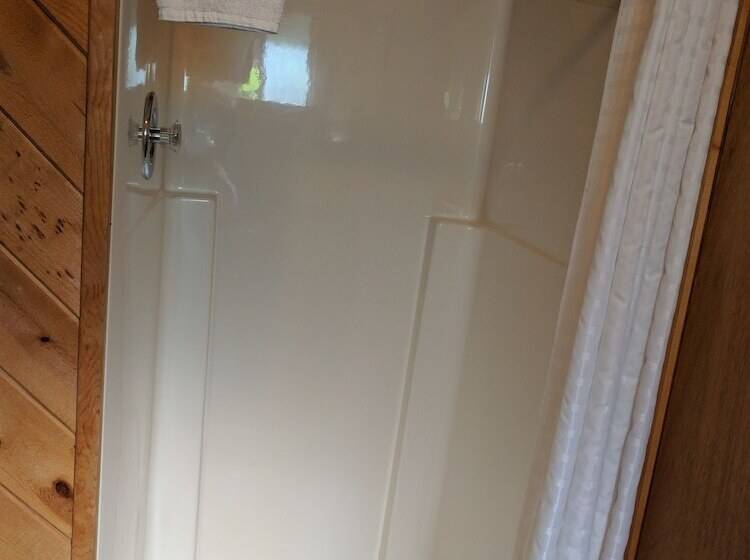 ホテル Emerald Forest Cabins