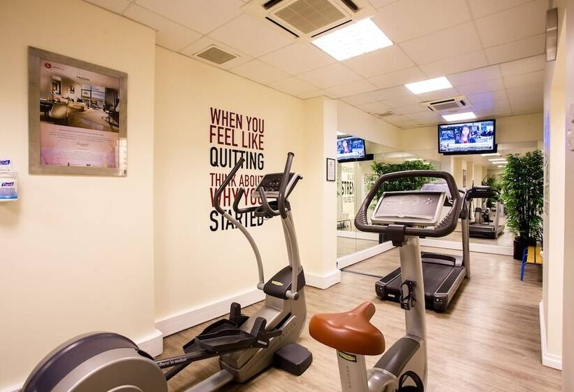 בית מלון כפרי Fraser Suites Paris La Défense