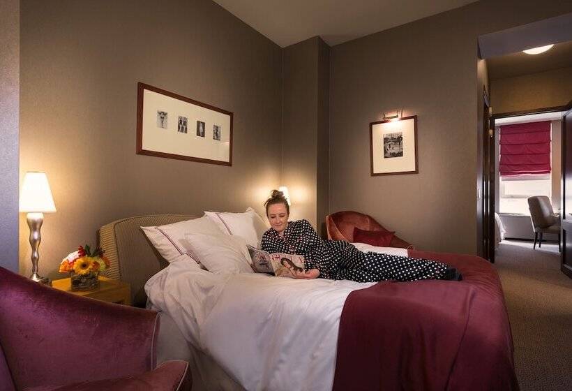 Giraffe By Library Hotel Collection