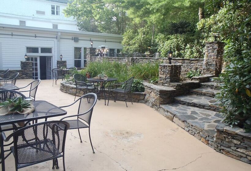 فندق Green Park Inn