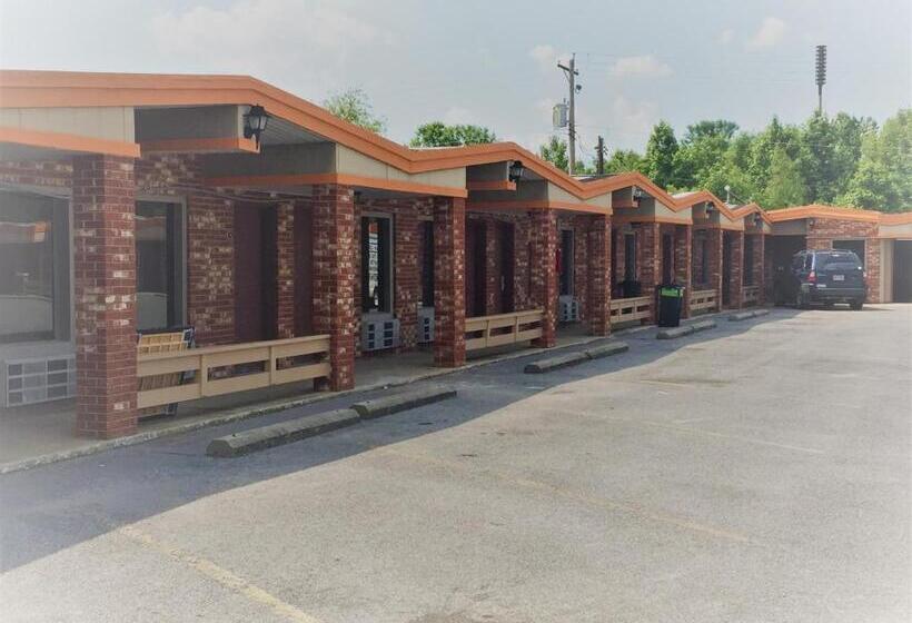 فندق Hickory House Inn