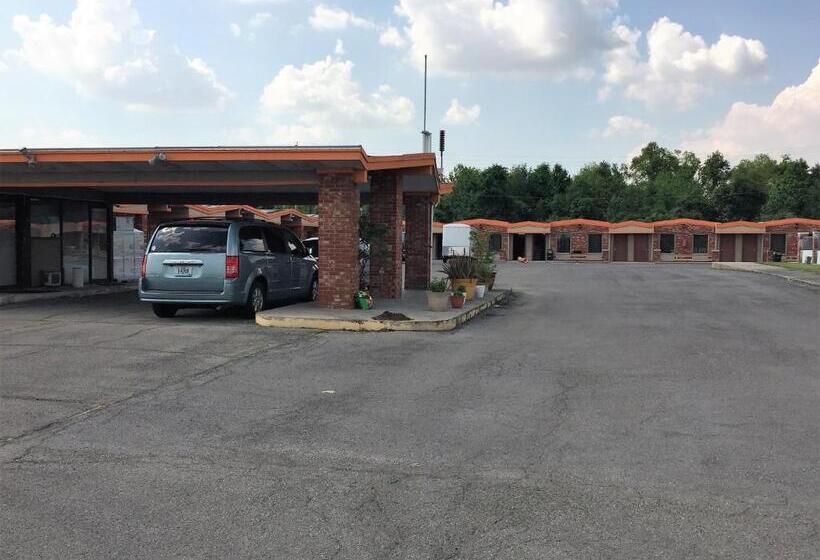 فندق Hickory House Inn