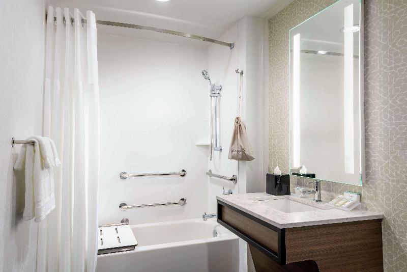 هتل Hilton Garden Inn Annapolis Downtown